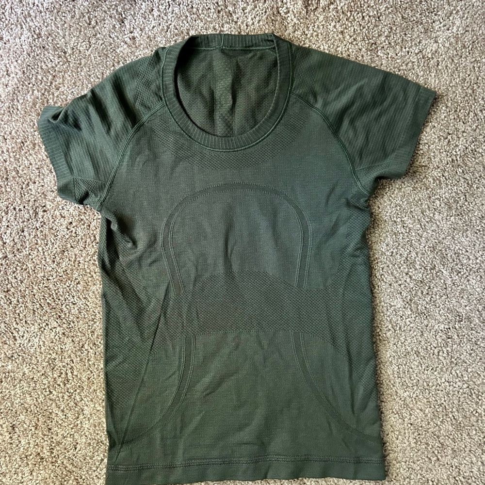 Lululemon Hunter Green Short Sleeve Swiftly T shirt Tace Length size 4